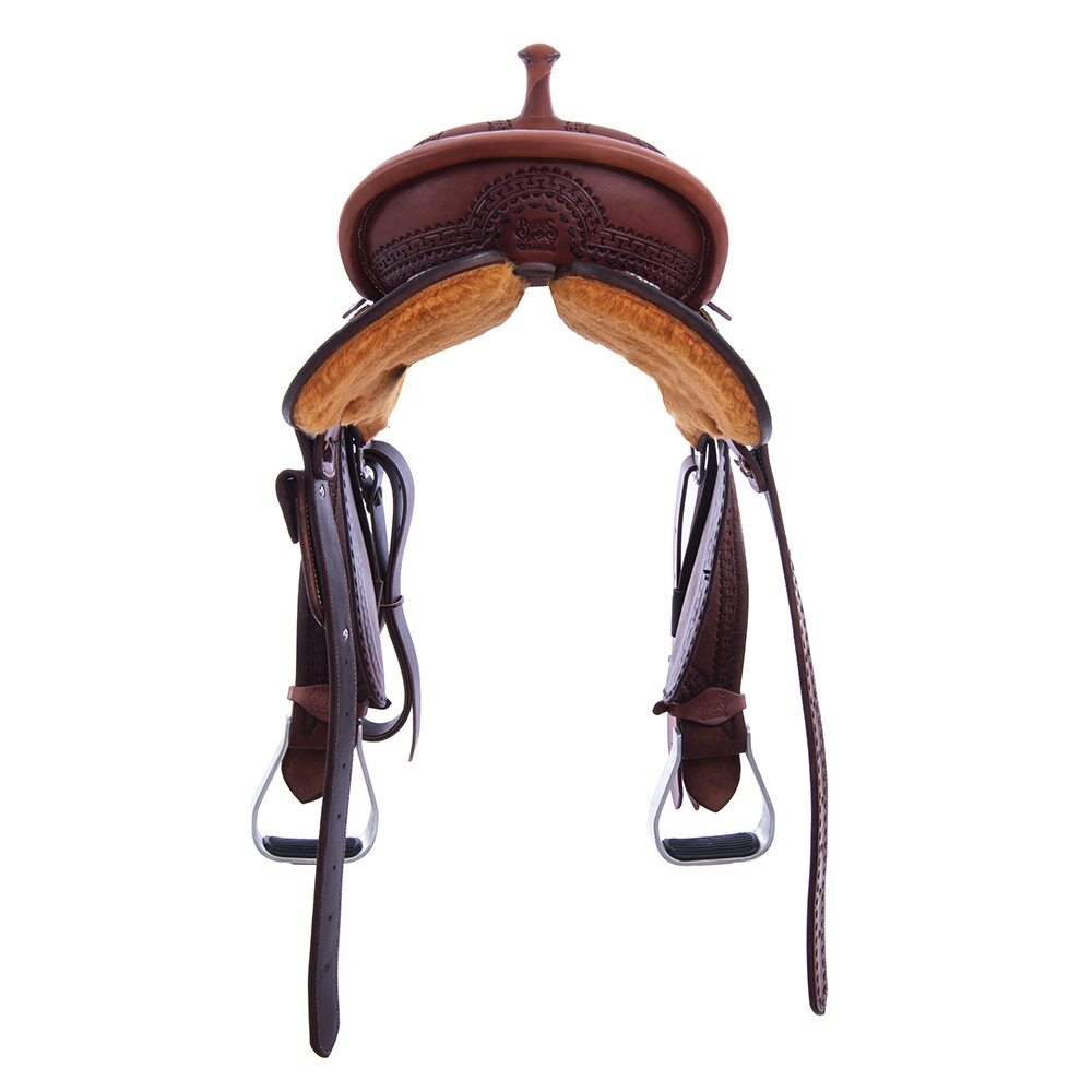 Barrel Saddle – Chestnut Smoothout/Roughout, Round Skirt, San Carlos Border, Black Suede Inlay